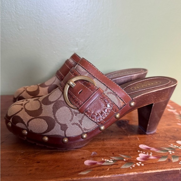 Coach "Sable" Signature Mules VGUC Women's Sz 7 Slide on Casual Heels - Picture 2 of 10